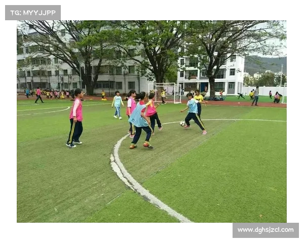 校园足球与英联赛杯之间的五大联系与互动解析